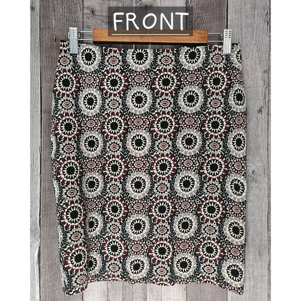 ANN TAYLOR Geometric Medallion Pencil SKIRT Burgundy Black Women's size 4 Petite